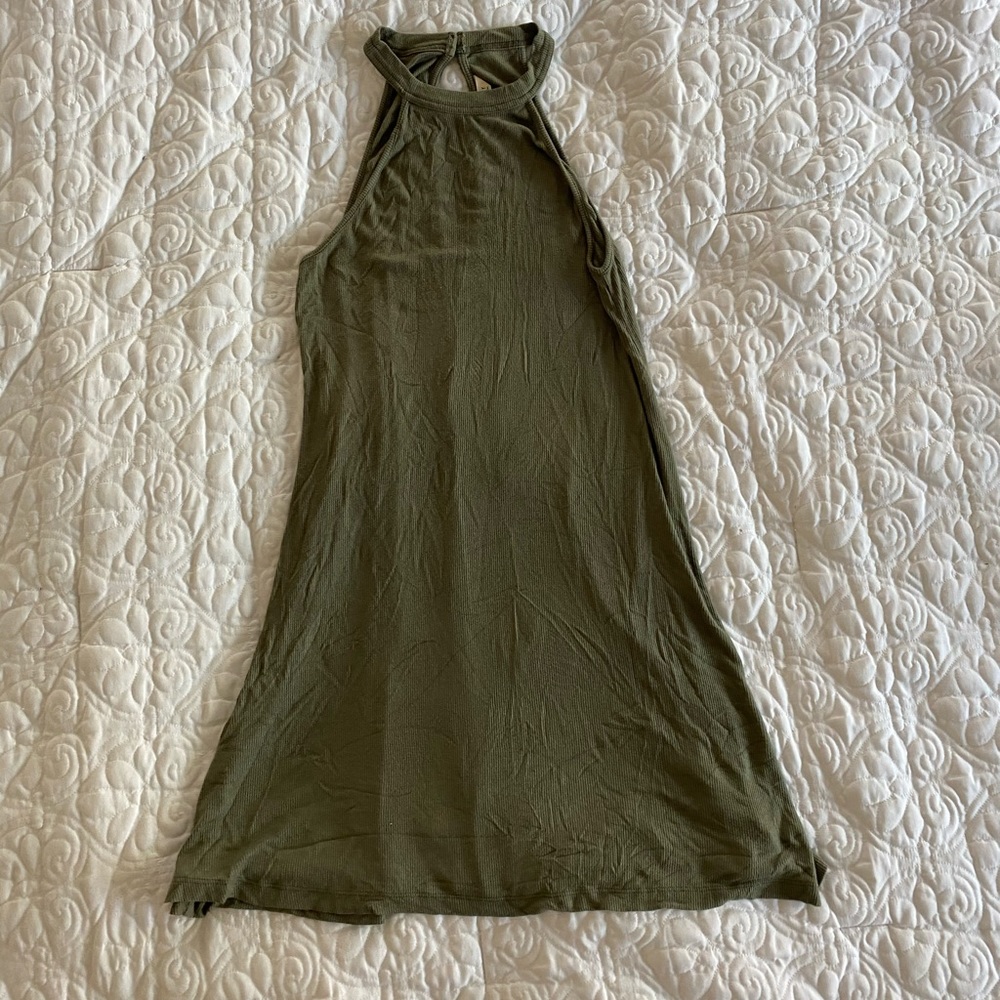 Olive ribbed AE dress - size M
